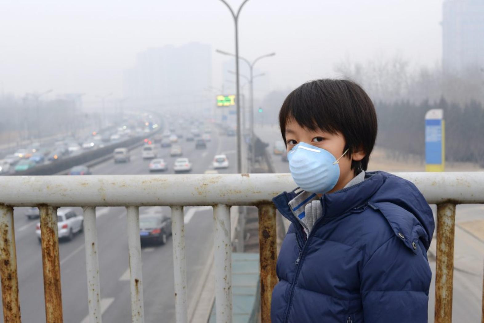 Chinese child wearing face mask in smog 