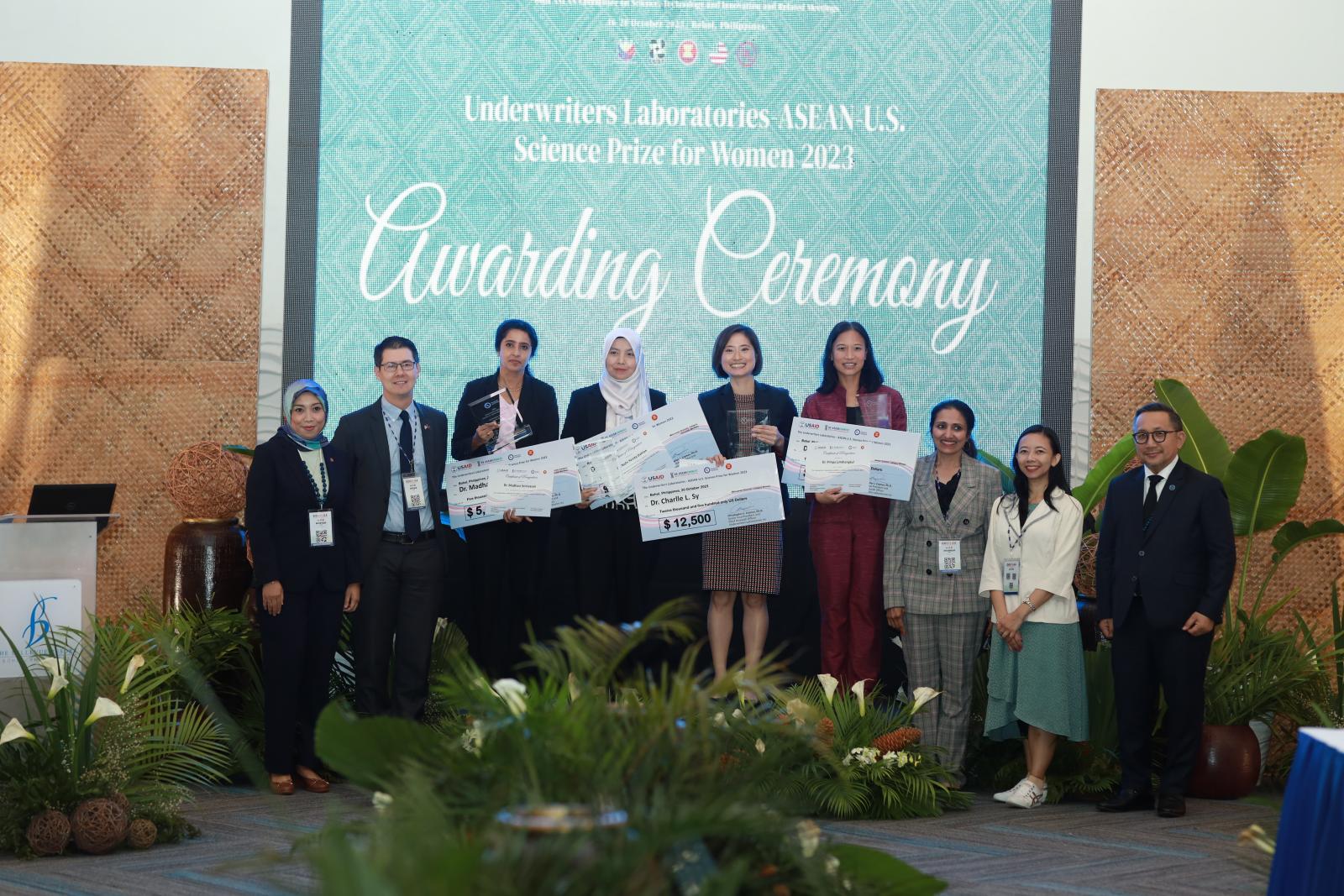 award ceremony at the science prize for women 2023