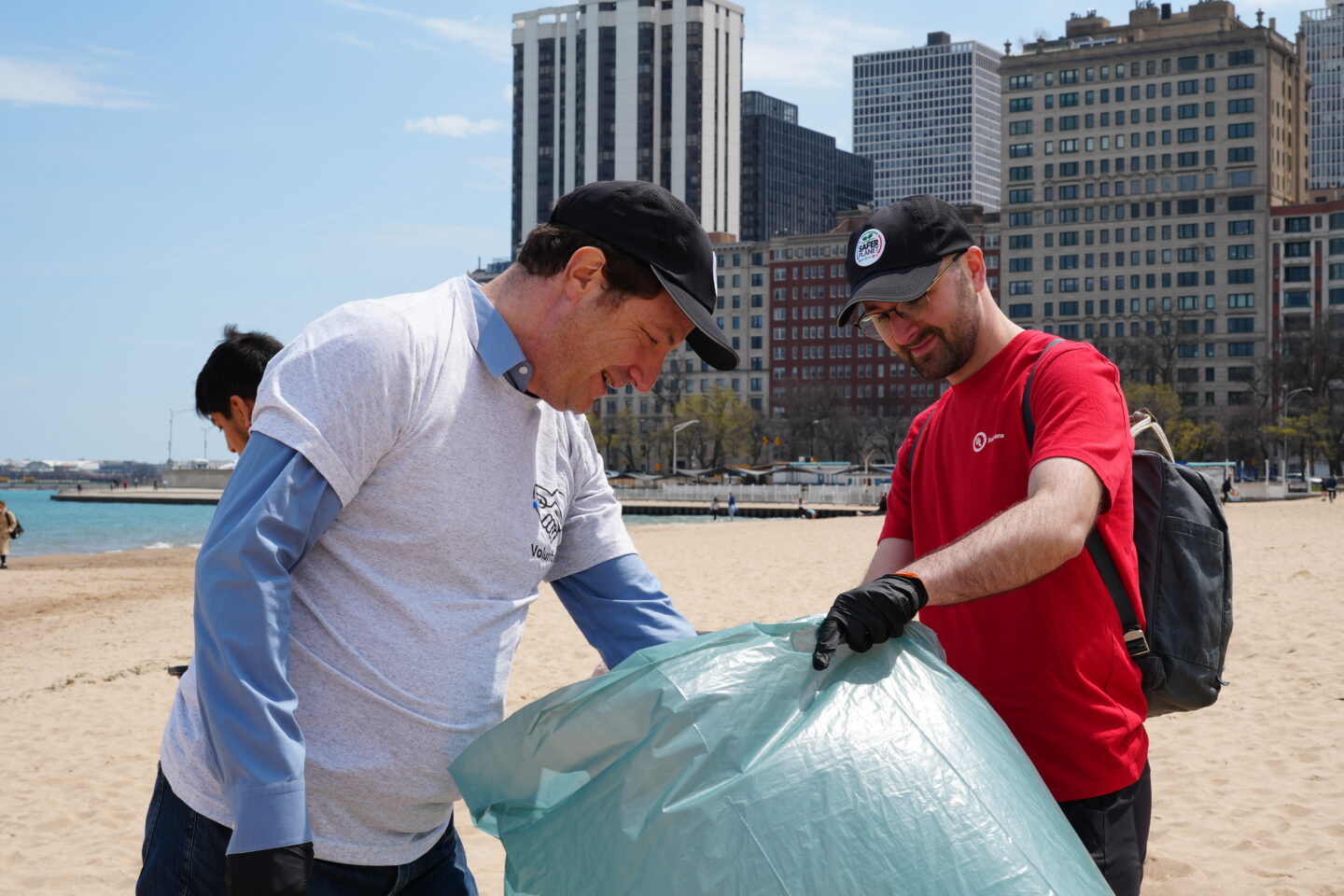 Downtown Chicago Beach Cleanup 4.22 pic 03