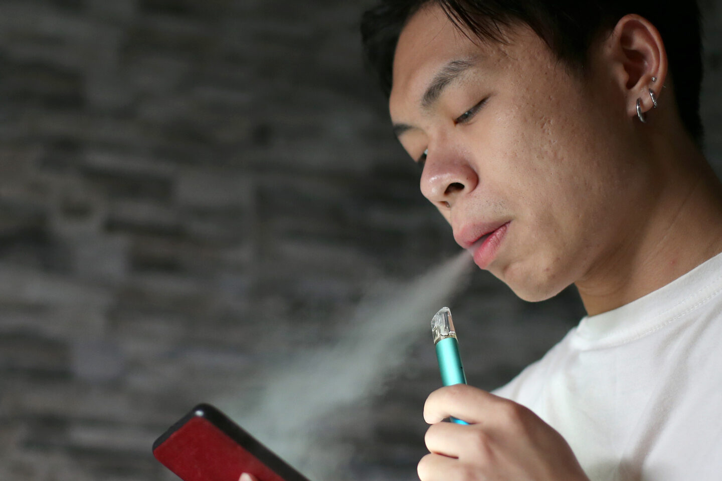 secondhand vaping GettyImages 1385293869 - UL Research Institutes