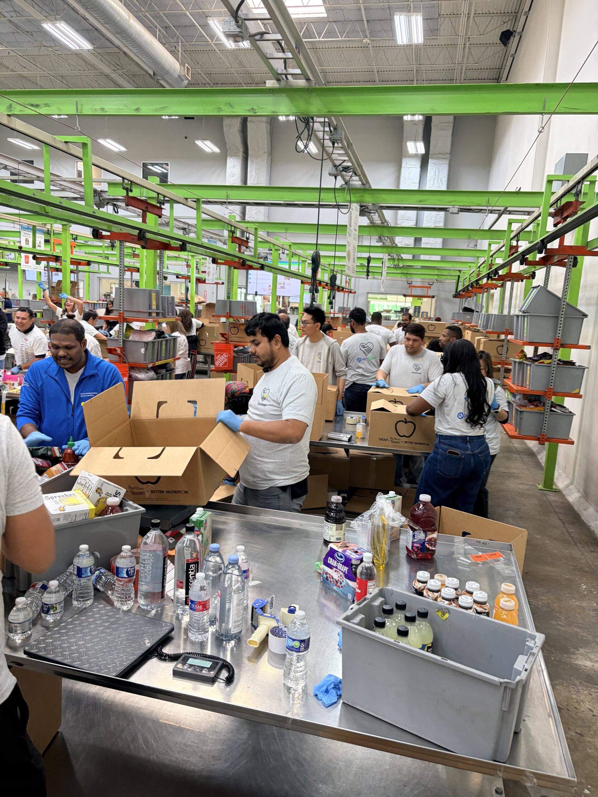 Employees of the Electrochemical Safety Research Institutes of UL Research Institutes work together at the Houston Food Bank to sort donations
